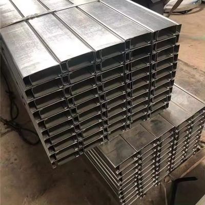 Corte de vigas de aço de carbono laminado a frio U Channel 10ft com faturamento por peso real e serviço de processamento de corte