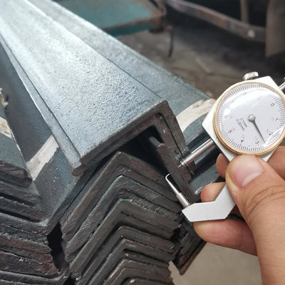 Q195-Q420 série grau 135 aço carbono corte de aço ângulo barra de aço e perfurando 6mm com suave aço superfície plana