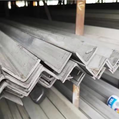 150*150 Bulbo igual Barra de ângulo de superfície preta Barras de aço plano S355j2 Barras com técnica de laminado a quente e serviço de perfuração