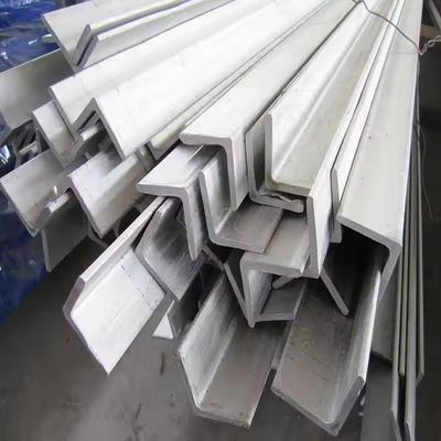 150*150 Bulbo igual Barra de ângulo de superfície preta Barras de aço plano S355j2 Barras com técnica de laminado a quente e serviço de perfuração