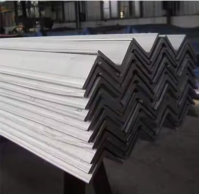 Grau de construção Q195-Q420 Série galvanizado a quente Barras de aço planas e de ângulo L com buraco 50x50x10 S235JRG