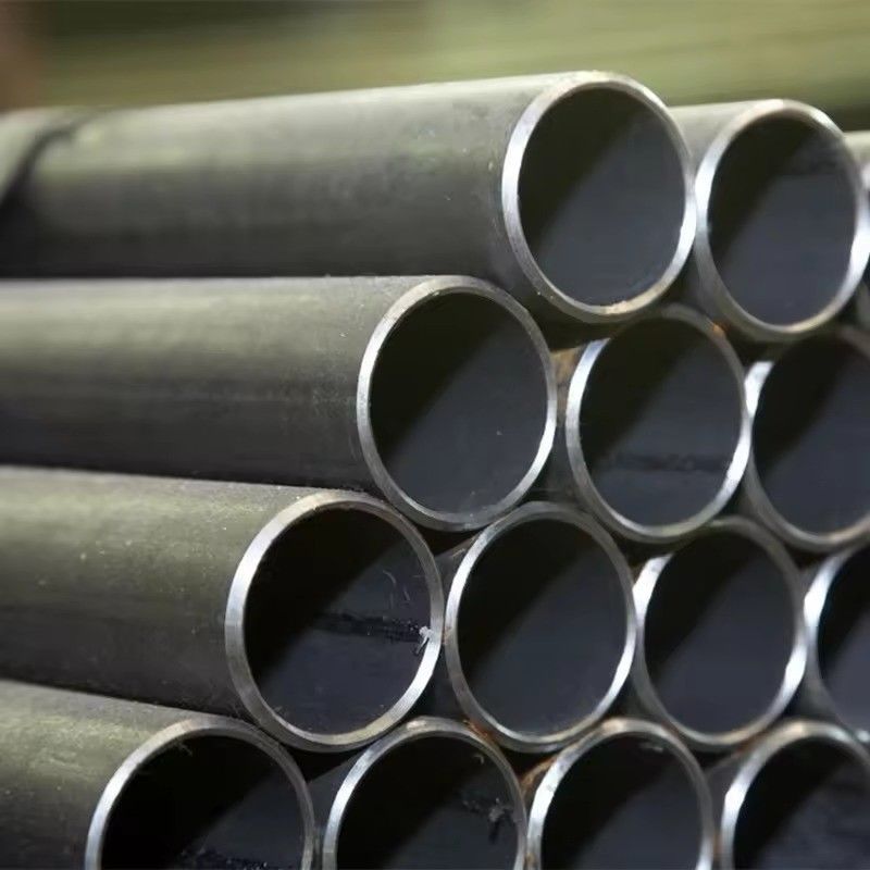Europa Aço carbono P235gh Preto EP Tubo de aço redondo sem costura para caldeira de tratamento térmico 12M comprimento ligeiramente oleado